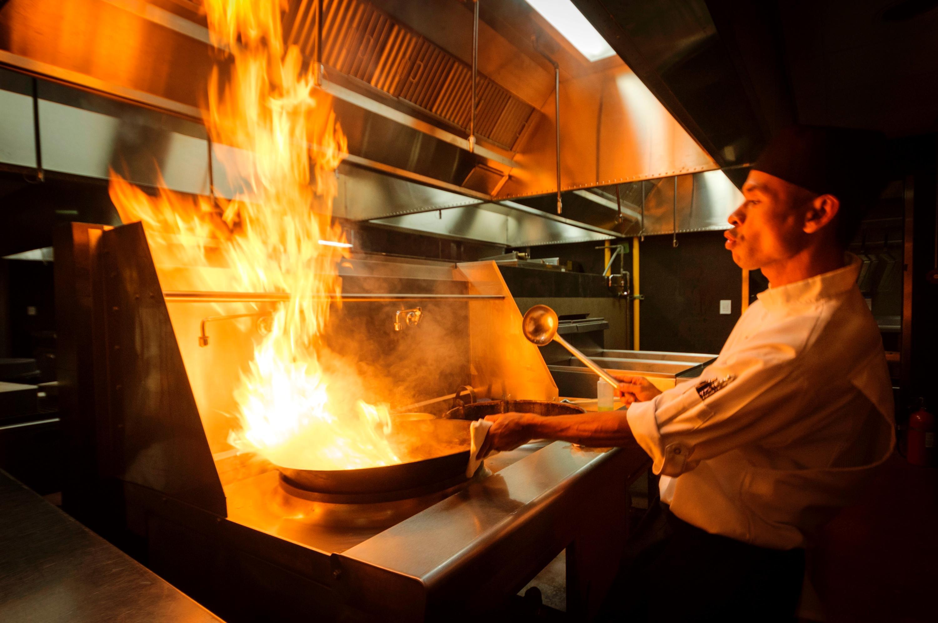 Palacio Mundo Imperial Riviera Diamante Acapulco Exterior photo A chef cooking with a flaming skillet