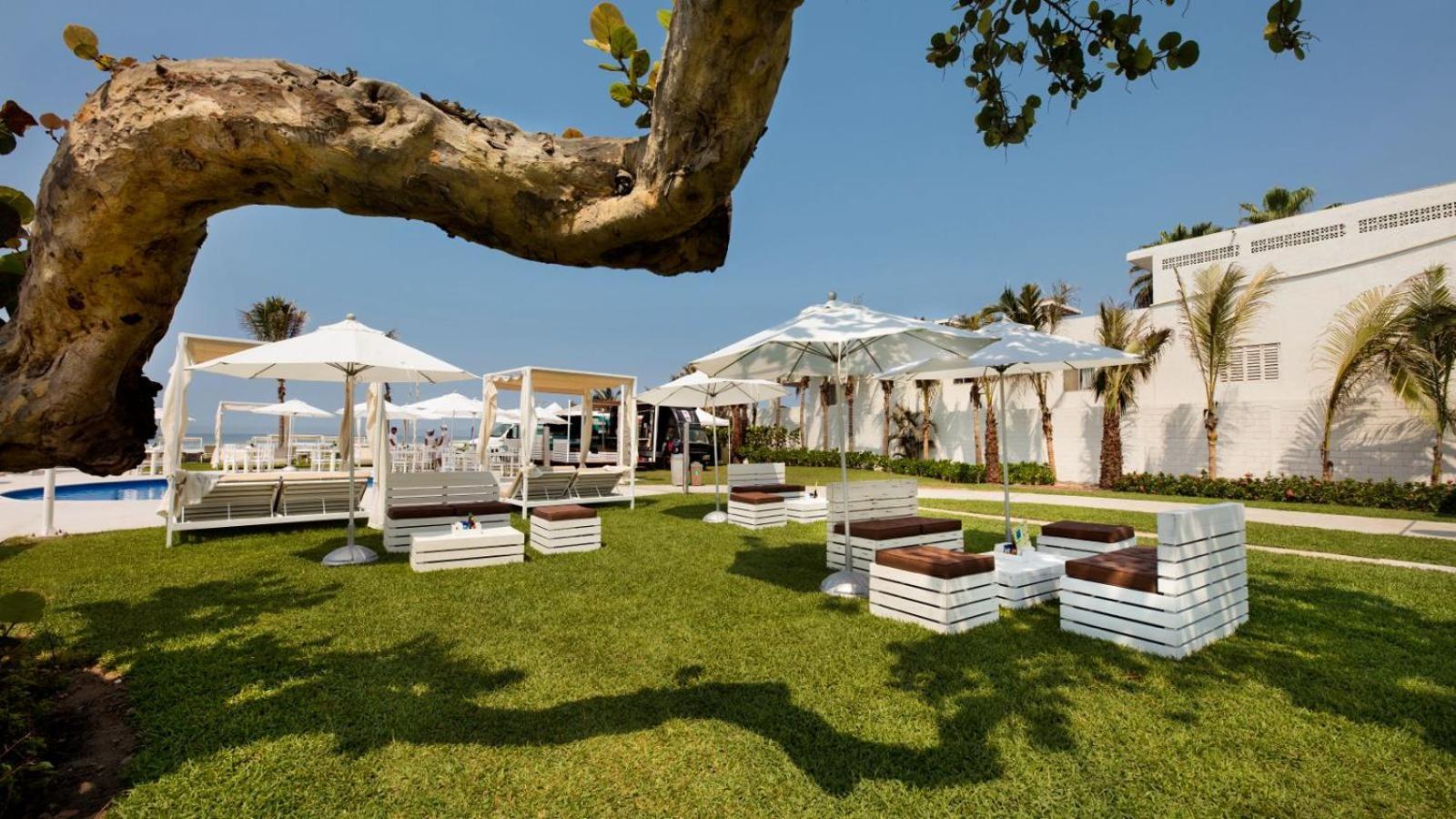 Palacio Mundo Imperial Riviera Diamante Acapulco Exterior photo The beach club at the resort