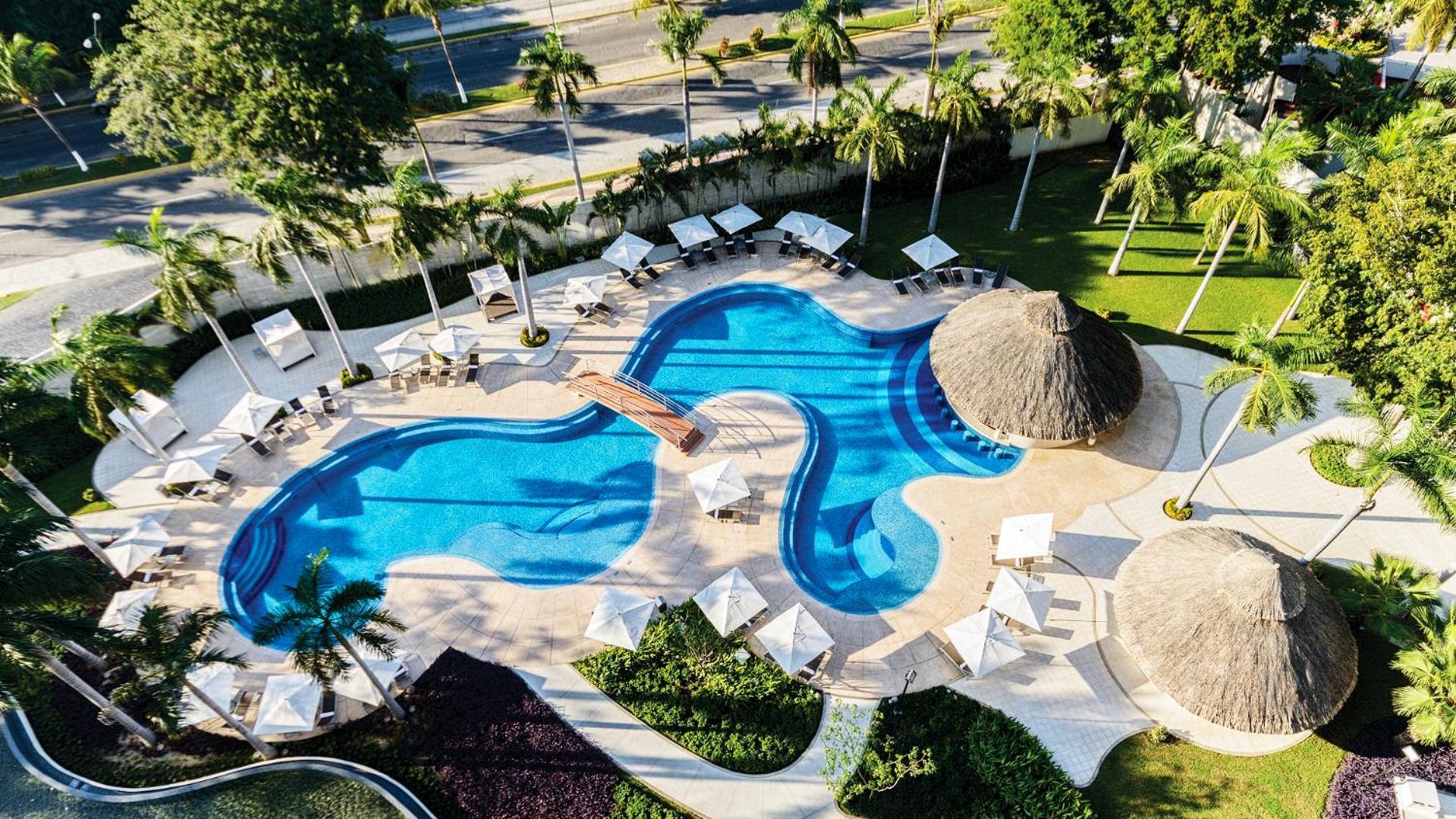 Palacio Mundo Imperial Riviera Diamante Acapulco Exterior photo Aerial view of the pool at the Hotel